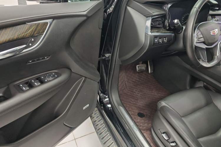 Used Cadillac XT5 2018 25T Luxury Model

