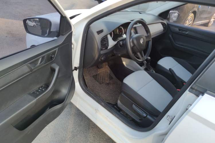 Used Skoda Fabia 2016 1.4L Automatic Car Enjoy Edition
