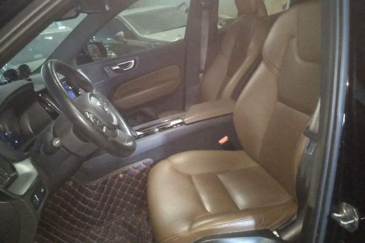 Used Volvo XC60 2022 B5 4x4 Zhiyi Luxury Edition
