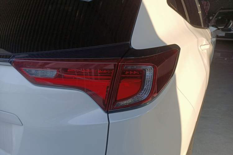 Used Acura CDX 2021 1.5T Two-Wheel Drive Deluxe · A-Spec Smart Safety Sport Model