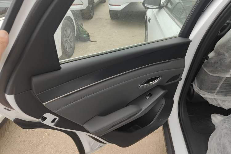 Used BYD Qin L 2025 DM-i Smart Drive 80KM Leading Model
