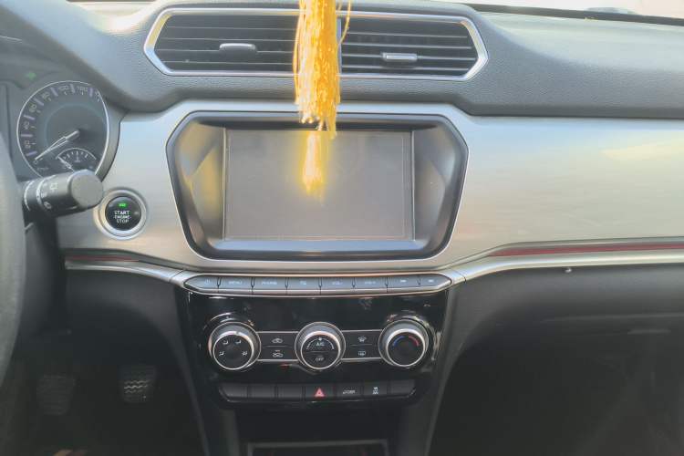 Used Haval H2 2018 Chuanxiang Edition Blue Badge 1.5T Manual Two-Wheel Drive Fashionable Model