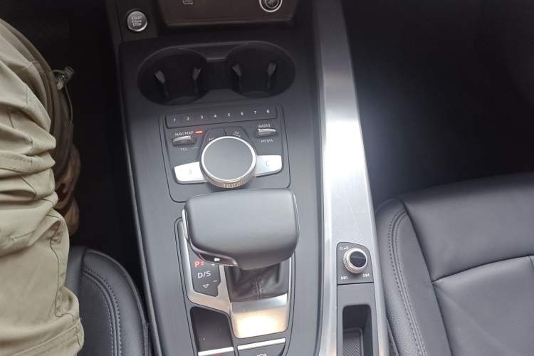 Used Audi A4L 2018 30th Anniversary Edition 40 TFSI Fashion Model
