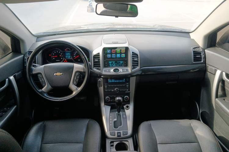 Used Chevrolet Captiva 2017 2.4L 4x4 Flagship Edition 7-Seater
