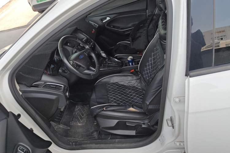 Used Ford Focus 2017 Sedan EcoBoost 125 Automatic Supreme Style SmartDrive Edition
