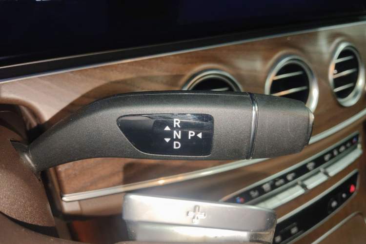 Used Mercedes-Benz E-Class New Energy 2023 E 350 e L Plug-in Hybrid Sedan
