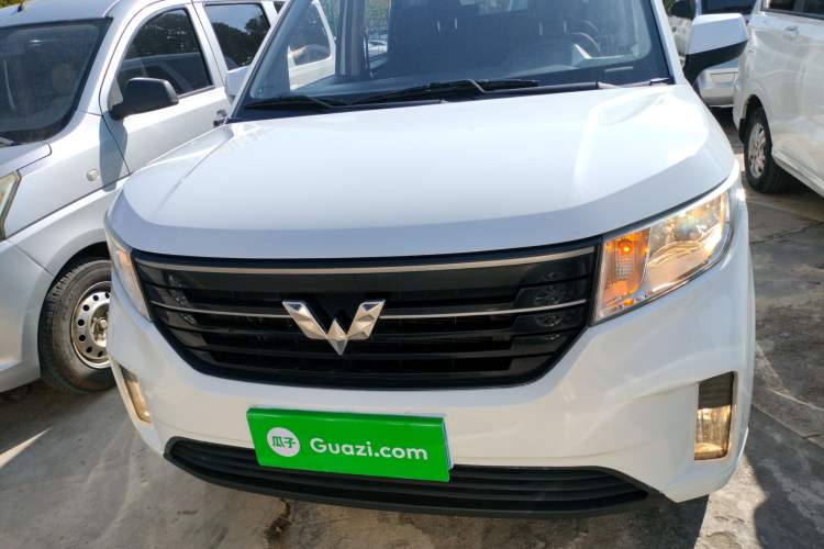 Used Wuling Hongguang PLUS 2019 1.5T Manual Comfort Version 7 Seats

