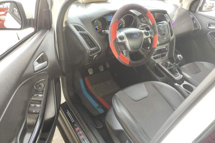 Used Ford Focus 2012 Sedan 1.6L Manual Fashion Edition