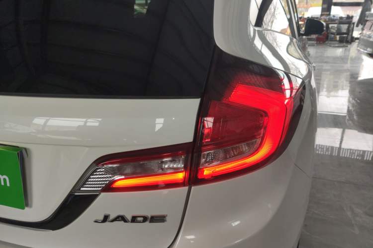 Used Honda Jade 2017 1.8L automatic Comfort version 5 seats
