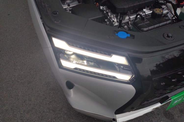 Used Wuling Wuling Starlight 730 2025 Model Plug-in Hybrid 125km Luxury Edition
