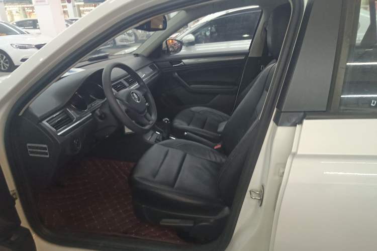 Used Volkswagen Bora 2016 1.6L Manual Fashion Edition
