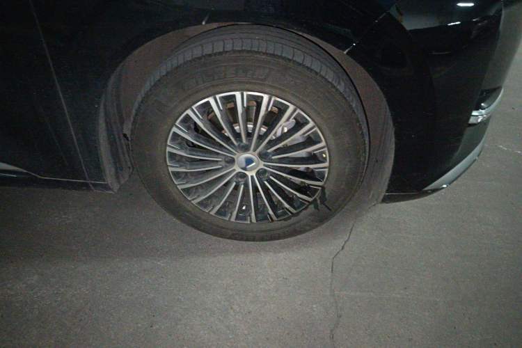 Used Denza D9 2022 DM-i 1040 Prestige Model