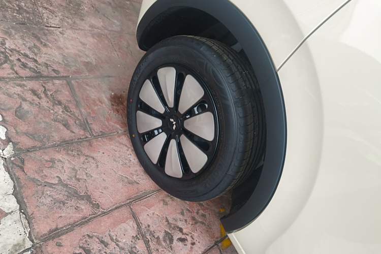 Used Wuling Bingo PLUS 2024 330 km Range Five-Seater Version
