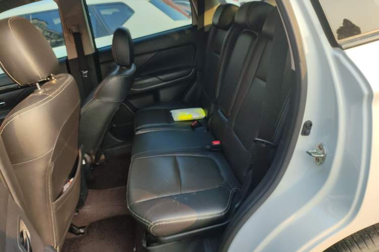 Used Mitsubishi Outlander 2021 Revised Version 2.0L Two-Wheel Drive Comfort Edition 5 Seats
