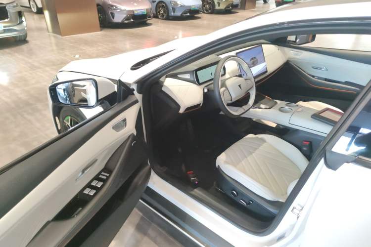 Used  SL03 2023 200Max Range-Extended Version
