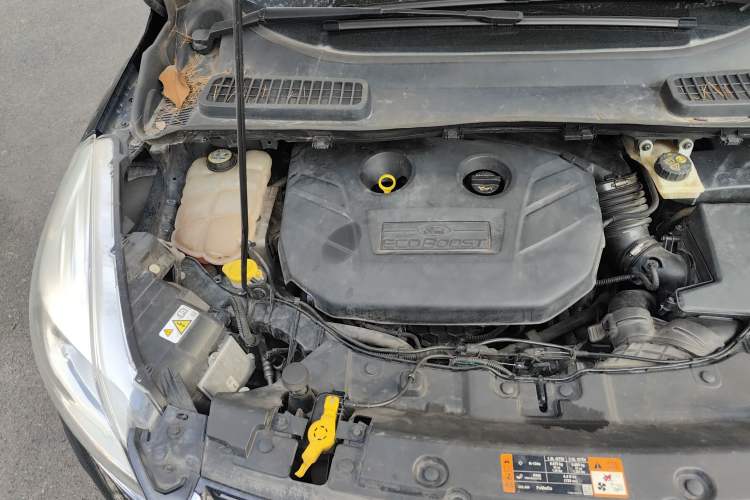 Used Ford Kuga 2015 2.0L GTDi Four-Wheel-Drive Sport Model
