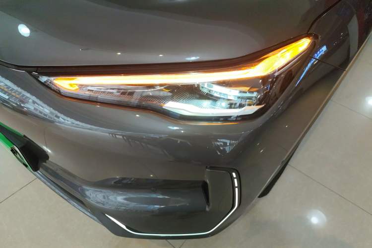 Used  E5 2024 530km Starship Edition
