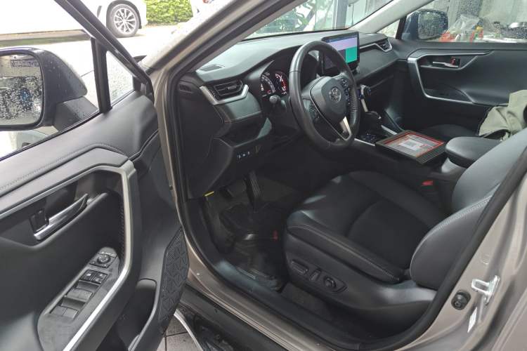 Used Toyota RAV4 2022 2.0L CVT Two-Wheel Drive Fashion Plus Edition
