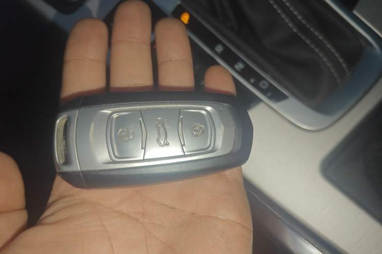 Used Geely Auto Emgrand X7 Sport 2016 1.8TD Automatic ZhiShang Model
