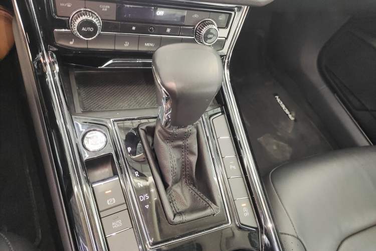 Used Volkswagen Phideon 2018 Revised Version 380TSI Two-Wheel Drive Business Edition
