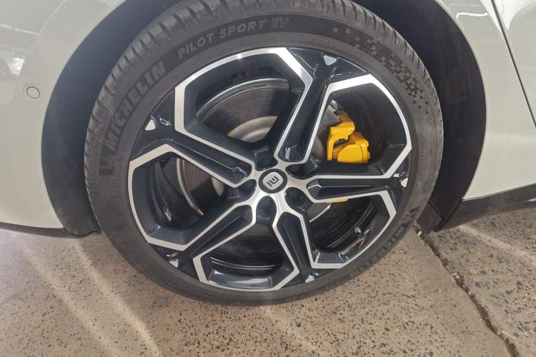 Used  SU7 2024 Rear-Drive Ultra-Long Range Advanced Pro-Level Intelligent Driving Version
