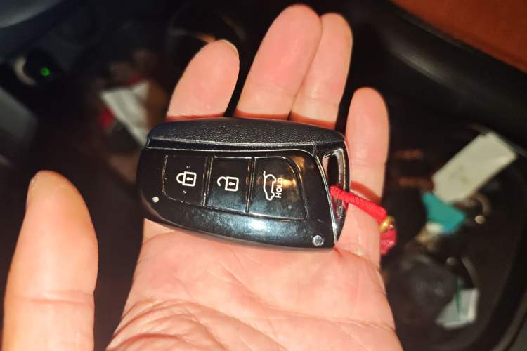 Used Hyundai Santa Fe 2013 2.4L Automatic Two-Wheel Drive Smart Version
