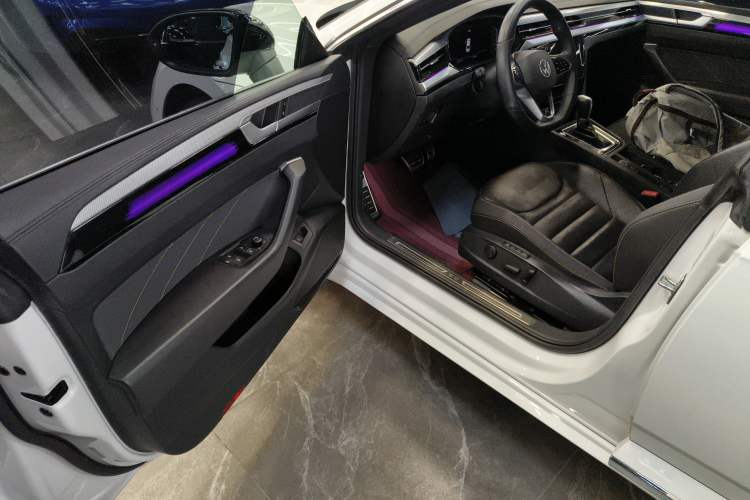 Used Volkswagen FAW-Volkswagen CC 2023 380TSI Striking Edition
