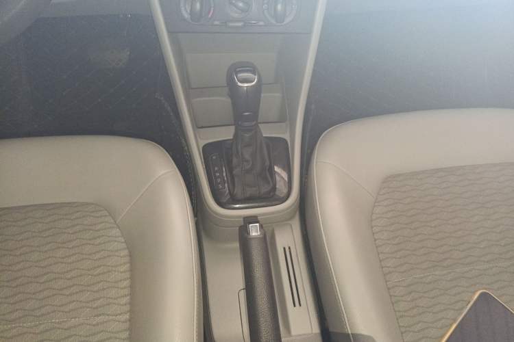 Used Skoda Rapid 2015 1.6L Automatic Smart Selection Model