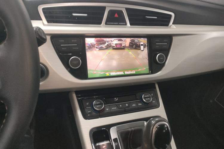 Used Geely Auto Emgrand X7 Sport 2018 1.8TD Automatic Two-Wheel Drive Smart Connect 4G Internet Edition
