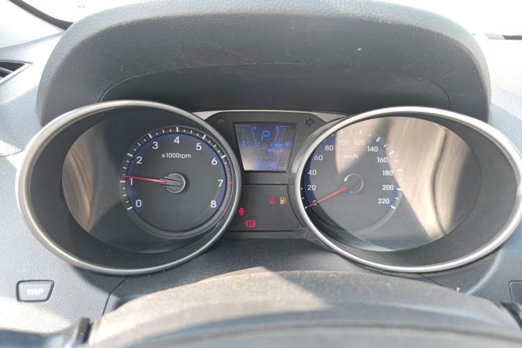 Used Hyundai ix35 2013 2.0L Automatic Two-Wheel Drive Smart GLS China IV Standard