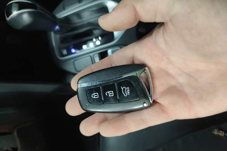 Used Hyundai Santa Fe 2017 2.0T Automatic Two-Wheel Drive Smart Version 7 Seats