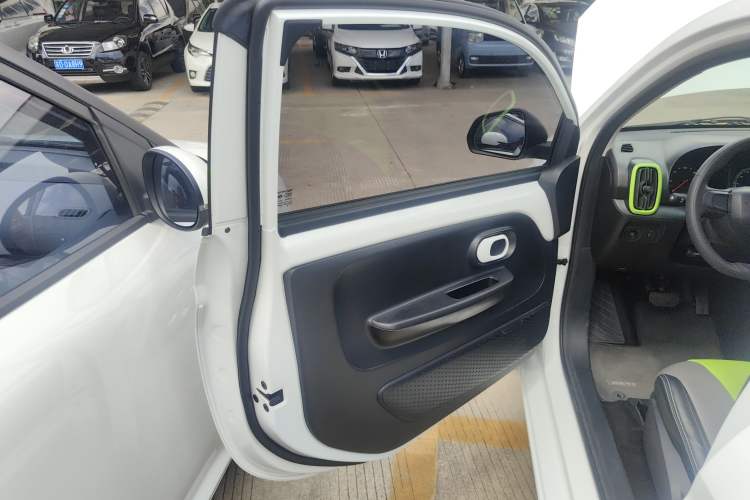 Used Roewe Clever 2021 302 km New Four-Seater Super-Efficient Version
