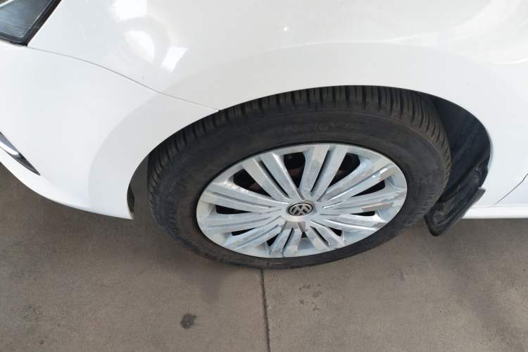 Used Volkswagen Polo 2016 1.6L manual Comfort trim level