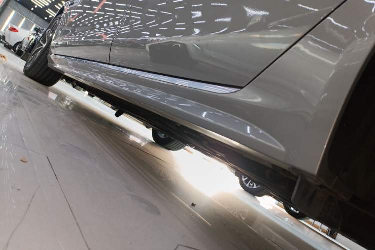 Used Jaguar XFL 2023 XFL 2.0T P250 Two-Wheel-Drive Elite Sport Edition
