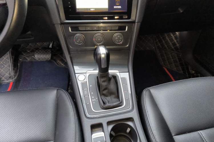 Used Volkswagen Golf 2020 Zhiai Edition 200TSI DSG Comfortable & Ambitious Version