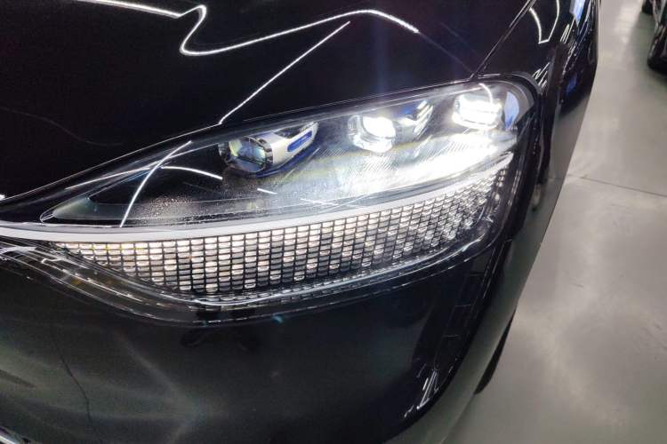 Used Hima AITO M9 2025 Extended-Range Ultra Version 52 kWh 6-Seater
