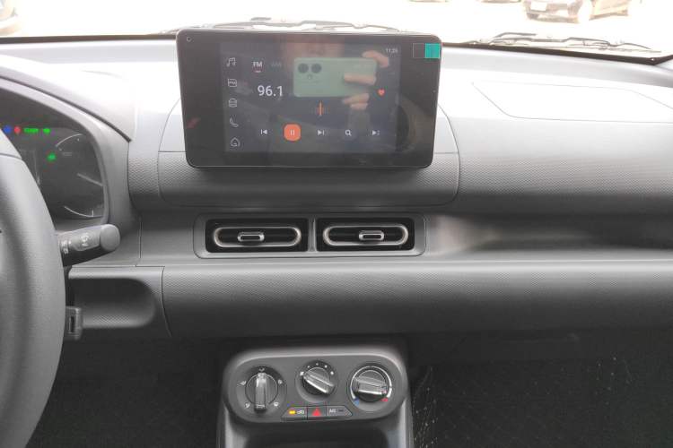 Used Wuling Hongguang New Energy 2025 Extended-Range Hybrid 50 km Standard Version
