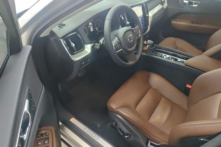 Used Volvo XC60 2019 T5 4x4 Zhiyuan Edition China VI Standard
