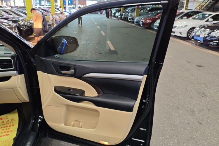 Used Toyota Highlander 2018 2.0T Four-Wheel Drive Luxury Version 7 Seats China VI Standard
