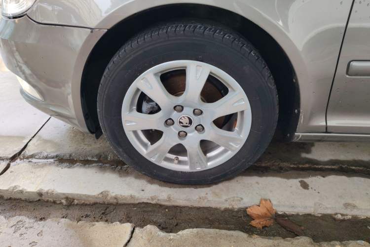 Used Skoda Octavia 2015 Classic Model 1.6L Manual Eado Version
