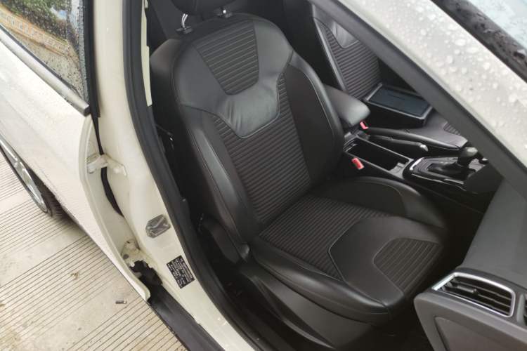 Used Ford Focus 2017 Sedan 1.6L Automatic Fashion Edition Smart Drive Version
