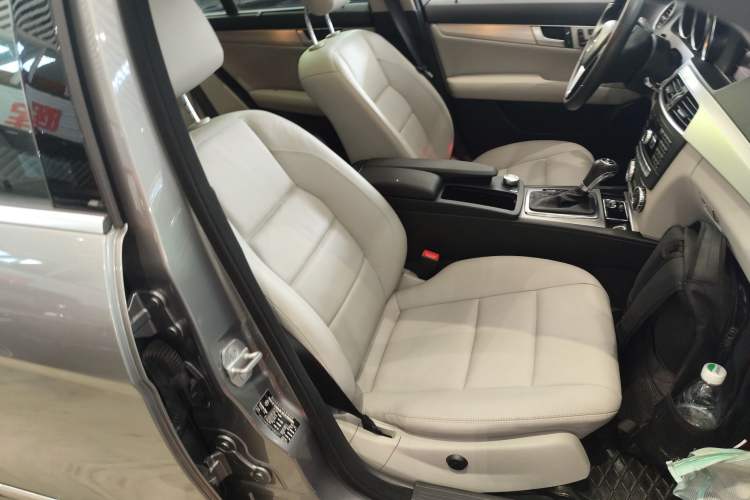 Used Mercedes-Benz C-Class 2011 C 200 Fashion Travel Edition
