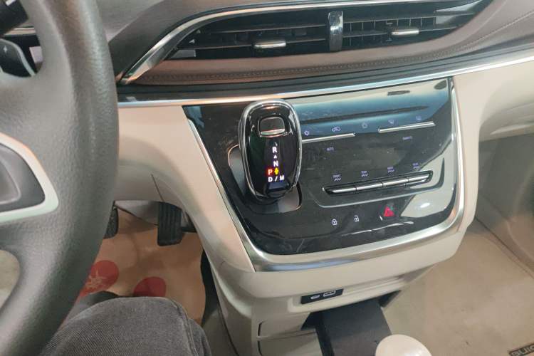 Used Buick GL8 2023 Land Executive Class Comfort Model
