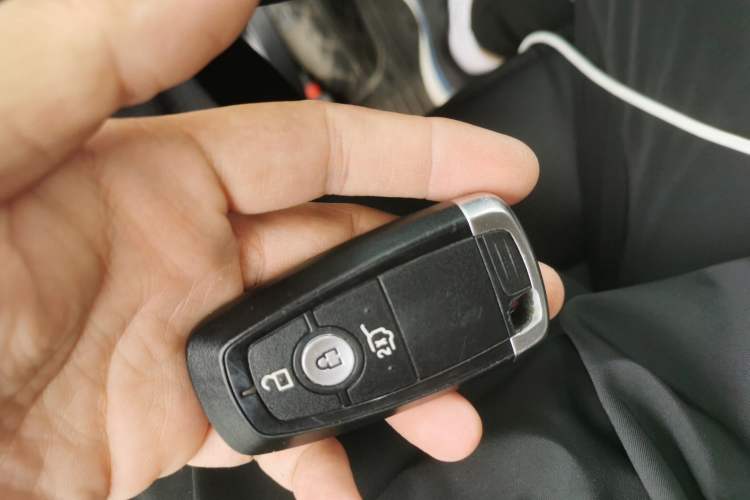 Used Ford Edge 2020 EcoBoost 245 Two-Wheel-Drive Titanium 5-Seater
