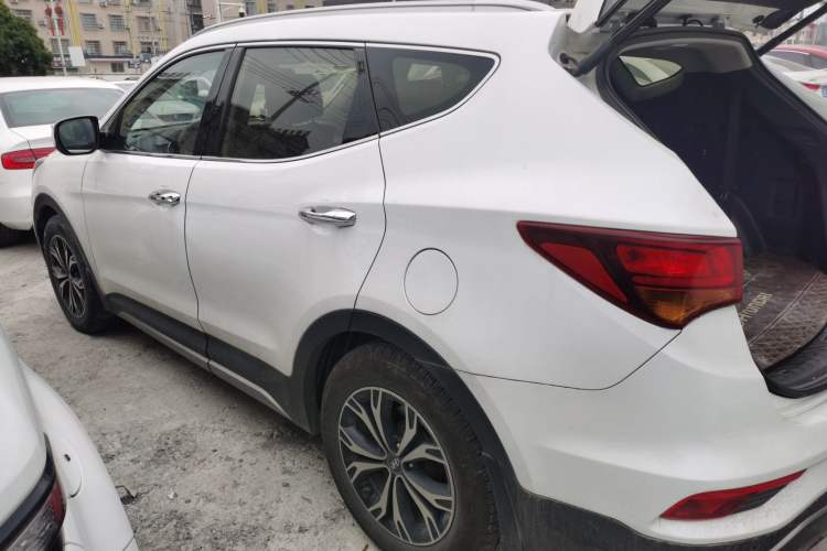 Used Hyundai Santa Fe 2017 2.0T Automatic All-Wheel Drive Smart 7-Seater