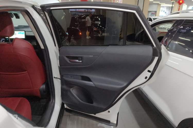 Used Toyota Harrier 2022 2.0L CVT Two-Wheel Drive Deluxe Edition
