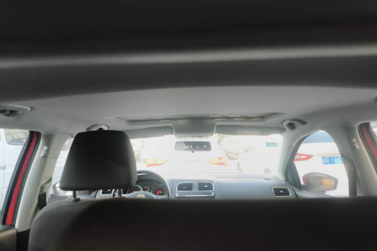 Used Volkswagen Polo 2016 1.6L Automatic Comfort Model
