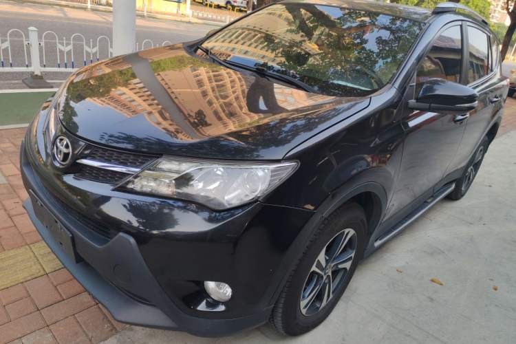 Used Toyota RAV4 2015 2.0L CVT Two-Wheel Drive Fashion Edition
