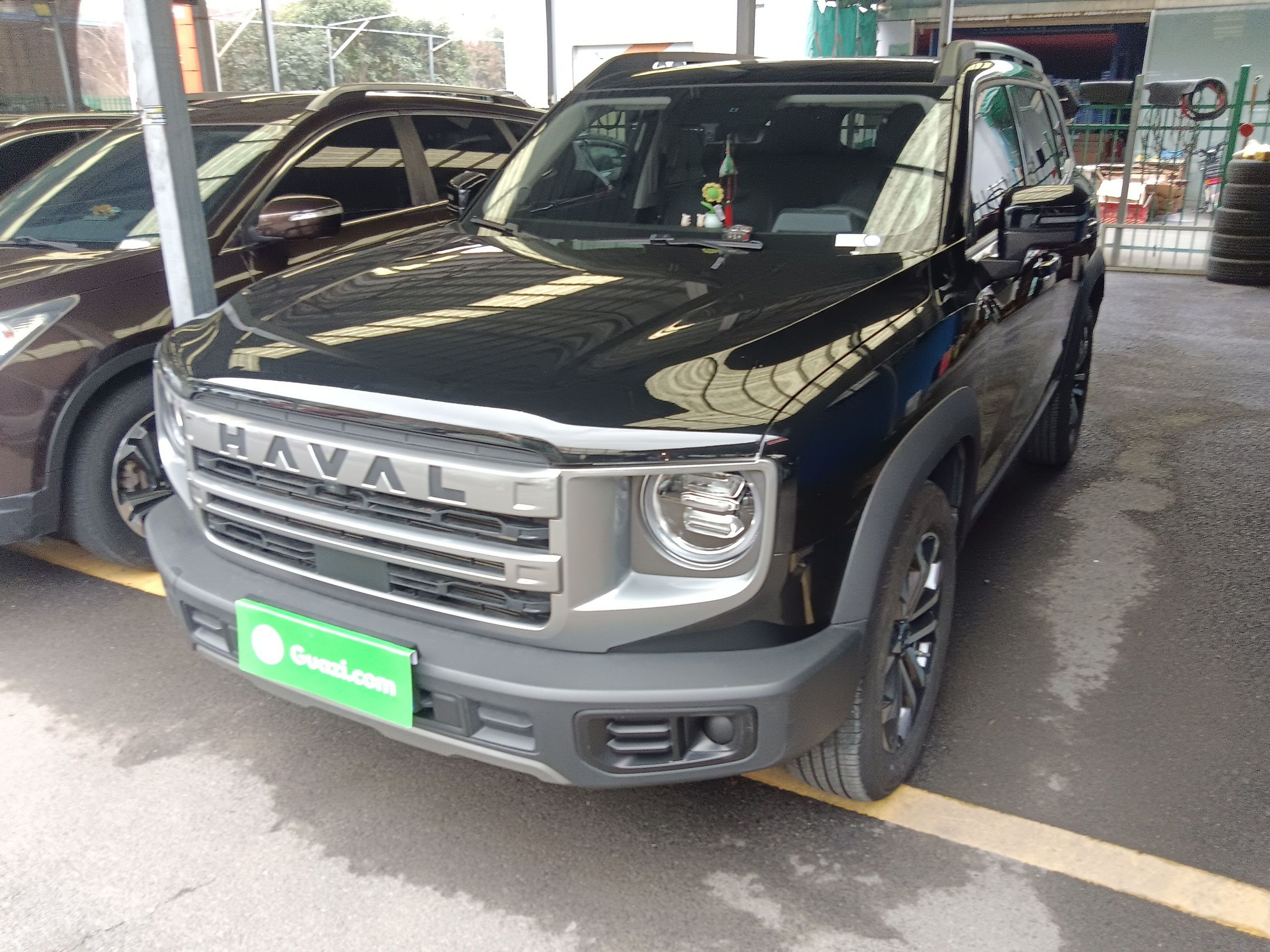 Под передней частью автомобиля