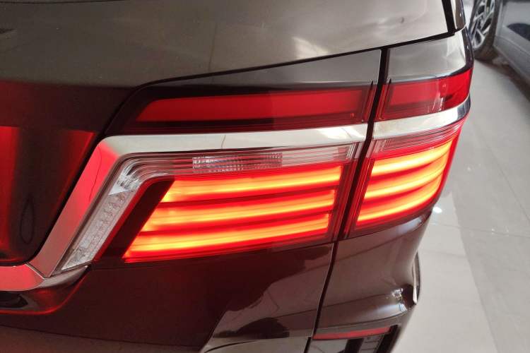 Used Honda Elysion 2016 2.4L Classic Edition
